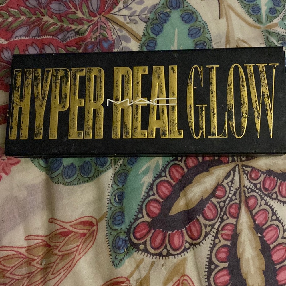 MAC HYPER REAL GLOW palette
